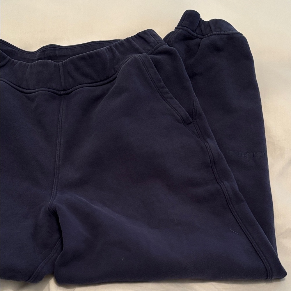 Lululemon Relaxed High-Rise Jogger
Navy Blue 8